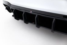 Load image into Gallery viewer, Diffusore Posteriore V.2 Audi RS3 Berlina 8V Facelift Street Pro — particolare della finitura