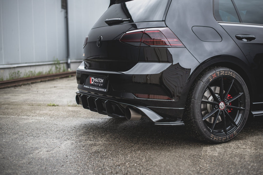 Diffusore Street Pro Golf GTI TCR Mk7 Facelift montato sul paraurti posteriore