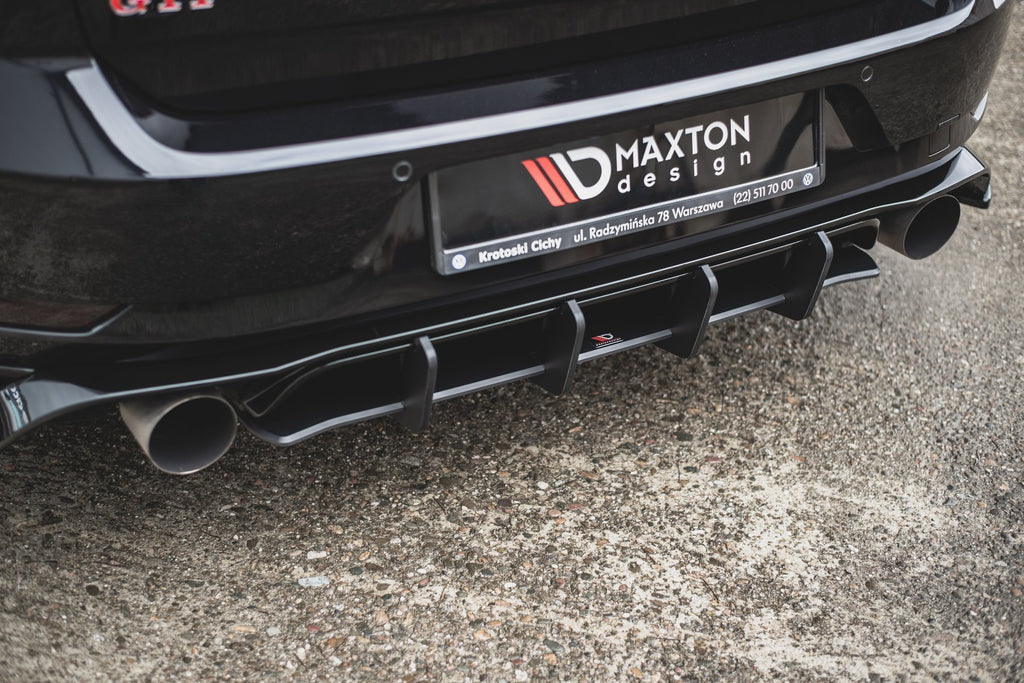 Vista posteriore della Volkswagen Golf GTI TCR con diffusore Street Pro