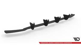 Diffusore posteriore Street Pro Maxton Design in ABS nero opaco per Volkswagen Golf R-Line Mk7 Facelift, dettaglio del profilo