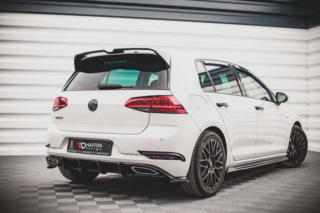 Diffusore posteriore Street Pro Maxton Design in ABS nero opaco per Volkswagen Golf R-Line Mk7 Facelift, vista ravvicinata