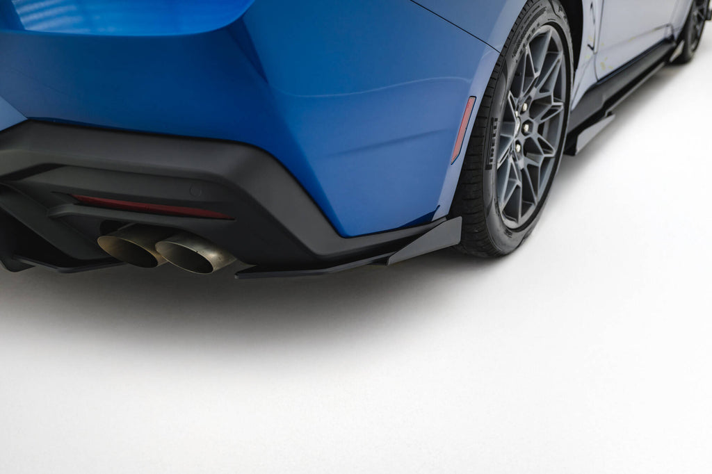 Splitter Laterali Posteriori Ford Mustang Mk7 + Flap GT Street Pro — montato sulla vettura