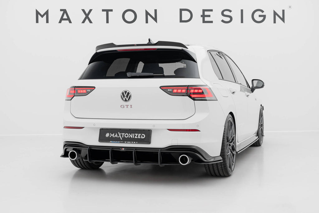 Splitter Laterali Posteriori V.2 Volkswagen Golf GTI Mk8 Street Pro — montato sulla vettura