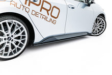 Carica l'immagine nel visualizzatore di Gallery, Diffusori Sotto Minigonne Cupra Born Mk1 Street Pro — dettaglio del profilo