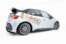 Carica l'immagine nel visualizzatore di Gallery, Diffusori Sotto Minigonne Cupra Born Mk1 Street Pro — montato sulla vettura