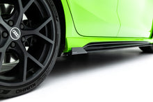 Load image into Gallery viewer, Diffusori Sotto Minigonne Audi RS3 Sportback 8Y Facelift + Flap Street Pro — dettaglio del fissaggio