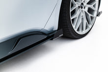 Carica l'immagine nel visualizzatore di Gallery, Diffusori Sotto Minigonne Cupra Born Mk1 + Flap Street Pro — vista posteriore