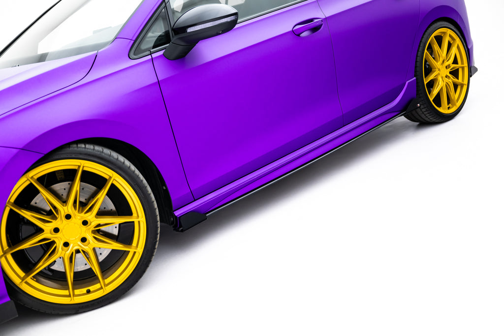 Diffusori Sotto Minigonne Volkswagen Golf R Hatchback Mk8 + Flap Street Pro — particolare della finitura