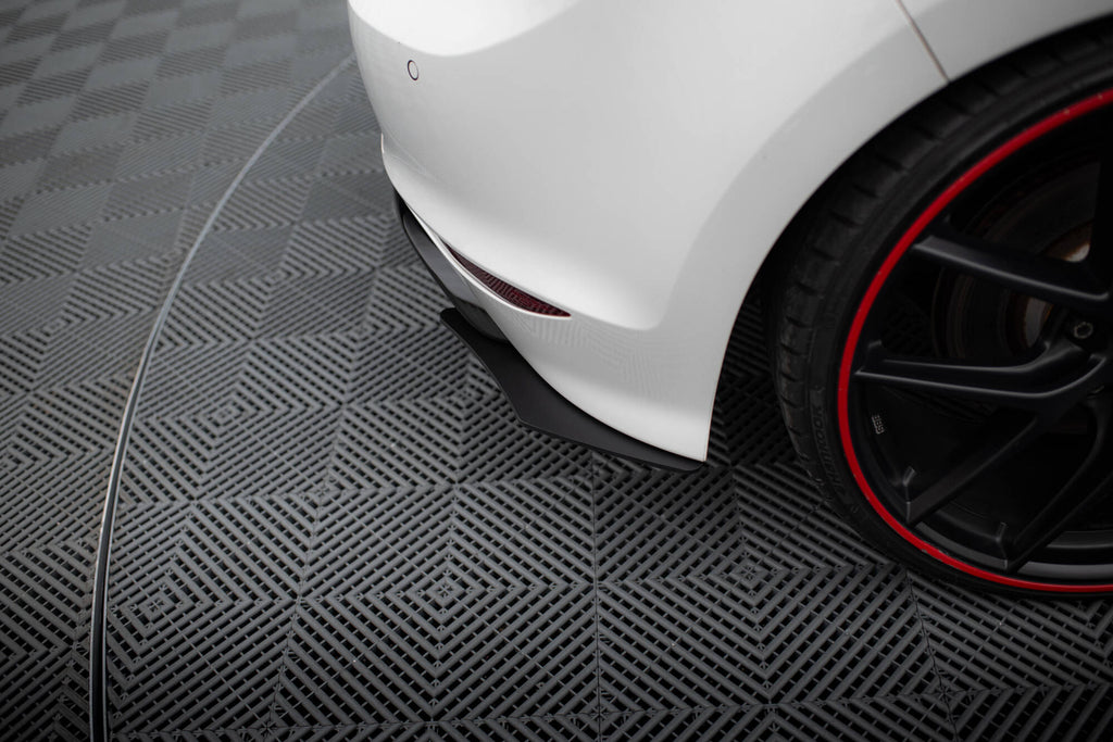 Diffusore posteriore e splitter laterali Maxton Design per Volkswagen Golf Mk7 R, ABS nero opaco - dettaglio del fissaggio