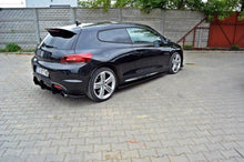 Carica l'immagine nel visualizzatore di Gallery, Splitter laterali posteriori Maxton montati sulla Volkswagen Scirocco R
