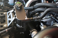 Load image into Gallery viewer, Kit vaschetta acqua radiatore Ford Mustang 2011-2014 Radium Engineering