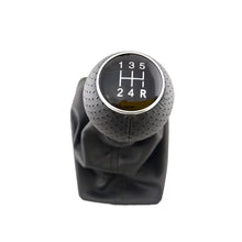 Carica l'immagine nel visualizzatore di Gallery, Pomello cambio con baule nero per Audi A4 B6/B7 con 5 marce GK0201