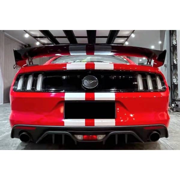Spoiler Ford Mustang conversione in GT500 Racing