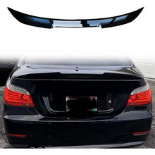 Carica l'immagine nel visualizzatore di Gallery, Spoiler baule per BMW 5 E60 03-11 M4 stile spoiler a labbro Nero lucido in plastica ABS