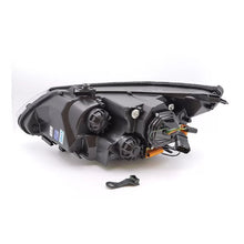 Carica l'immagine nel visualizzatore di Gallery, Kit fari anteriori con 3D LED Angel Eyes per BMW Serie 5 E60 berlina, E61 Touring 2003-2007 con nero base, sinistro