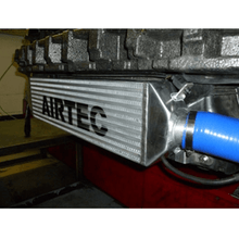 Carica l'immagine nel visualizzatore di Gallery, Aggiornamento intercooler Twin-Spec AIRTEC Motorsport per Golf GTi Mk5/6 2.0 TFSi - dettaglio 2