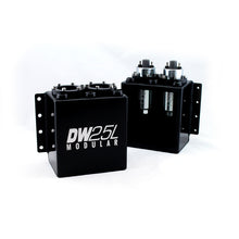 Carica l'immagine nel visualizzatore di Gallery, Surge tank Deatschwerks 2.5L in alluminio nero con raccordi Dash 8