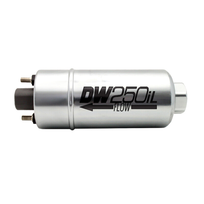 Surge tank Deatschwerks installato nel vano motore con pompe carburante