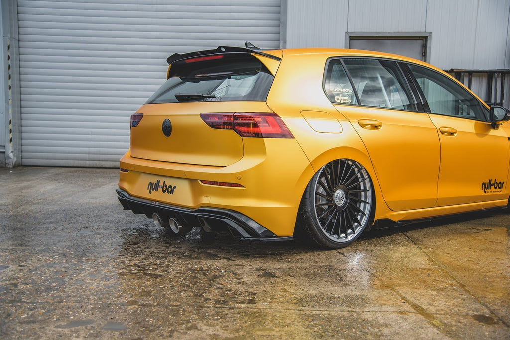 Diffusore posteriore (R32 LOOK) con scarico VW Golf 8