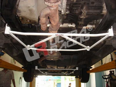 Kia Carnival UltraRacing 4-punti Anteriore Lower Brace - em-power.it