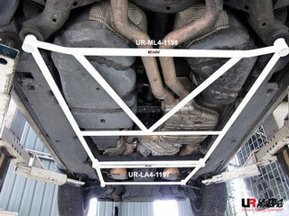 VW Touareg 02+ UltraRacing 4-punti Anteriore Lower Brace 1197 - em-power.it