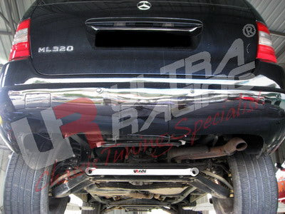 Mercedes ML 320 97-05 UltraRacing 2-punti Lower Tiebar Posteriore - em-power.it