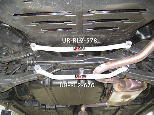 Hyundai i30 07-12 UltraRacing 2-punti Lower Tiebar Posteriore 676 - em-power.it