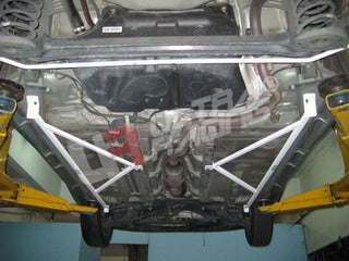 Toyota Yaris HB 05+ UltraRacing 2x 3-punti Floor/Side Bars - em-power.it