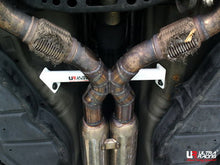 Carica l&#39;immagine nel visualizzatore di Gallery, Nissan 350Z 02-08 UltraRacing 2-punti Mid Lower Member Brace - em-power.it