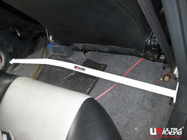 Toyota RAV4 95-00 UltraRacing 2-punti Room Bar - em-power.it