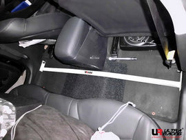 Hyundai Elantra 11-15/ I30 12-17 UltraRacing 2-punti Room Bar - em-power.it