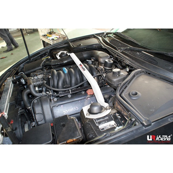 Jaguar XK8 4.0 98+ UltraRacing 2-punti Anteriore Upper Strutbar - em-power.it
