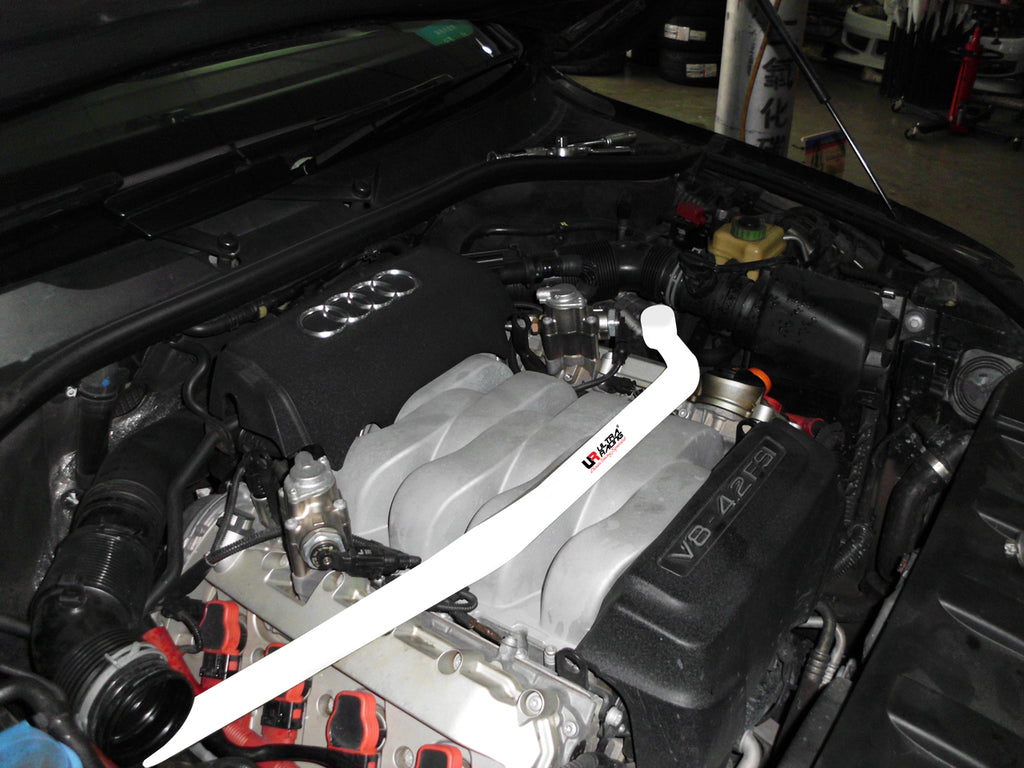 Audi Q7 4.2 08+ UltraRacing 2-punti Anteriore Upper Strutbar - em-power.it