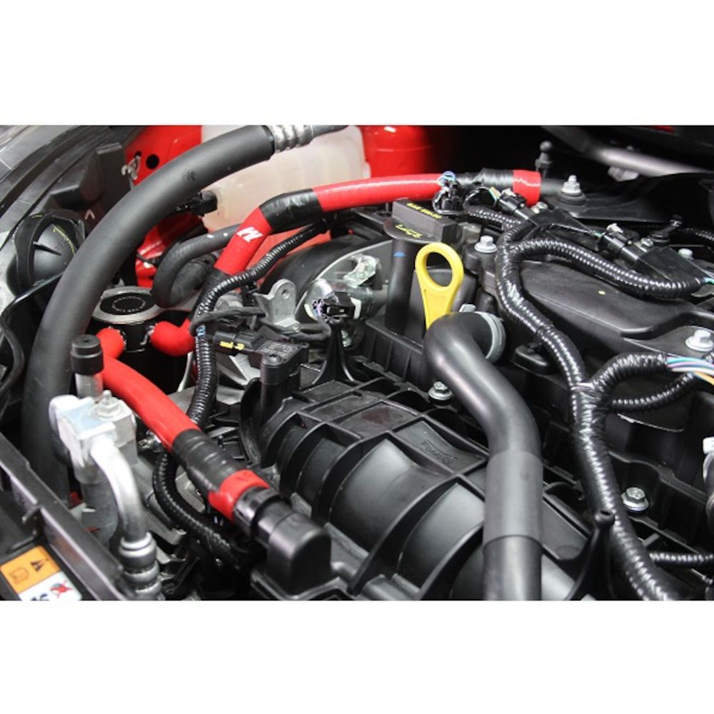 Mishimoto Recupero vapori olio rosso per Ford Fiesta ST 13-17 MK7 - MK7.5