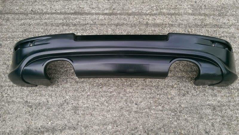 Diffusore posteriore VW GOLF 5 R32 (con 2 fori scarico)