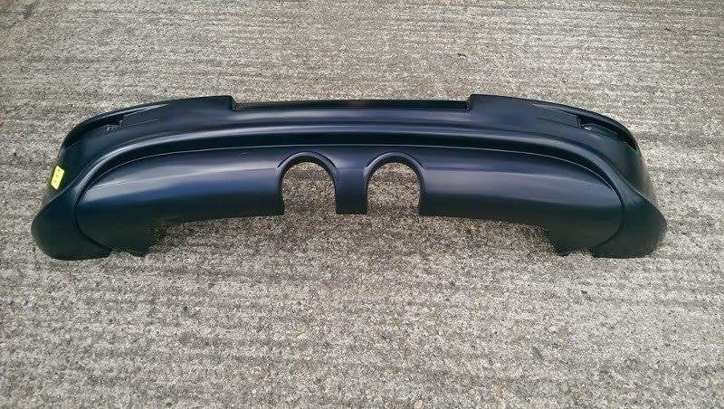 Diffusore posteriore VW GOLF 5 R32 (con 2 fori scarico, per scarico R32)