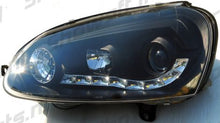 Carica l&#39;immagine nel visualizzatore di Gallery, VW Golf MK5  Fari Anteriori R8 Style a LED Neri V1