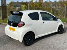 Load image into Gallery viewer, Spoiler Tetto V.2 Toyota Aygo Mk1 (2005-2014)