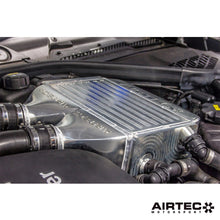 Load image into Gallery viewer, AIRTEC Motorsport Billet Chargecooler Upgrade per BMW S55 (M2 Competition, M3 e M4)