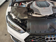 Carica l&#39;immagine nel visualizzatore di Gallery, Armaspeed Kit Aspirazione Aria in CARBONIO AUDI S4 B9 S5 B9 RS4 B9 RS5 B9 S5 B9