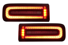 Carica l&#39;immagine nel visualizzatore di Gallery, Fanali Posteriori LED Light Bar Mercedes Classe G W463 (2008-2017) Facelift 2018 Design Luce di svolta sequenziale dinamica Rosso Fumè