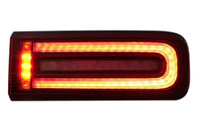 Carica l&#39;immagine nel visualizzatore di Gallery, Fanali Posteriori LED Light Bar Mercedes Classe G W463 (2008-2017) Facelift 2018 Design Luce di svolta sequenziale dinamica Rosso Fumè