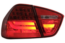 Carica l&#39;immagine nel visualizzatore di Gallery, Fanali Posteriori LED BMW Serie 3 E90 (2005-2008) LED Light Bar LCI Design Red Clear