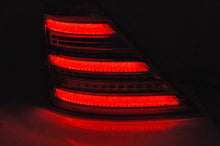 Carica l&#39;immagine nel visualizzatore di Gallery, Fanali Posteriori LED Mercedes Classe S W221 (2005-2009) Red Clear con Dynamic Sequential Turning Signal